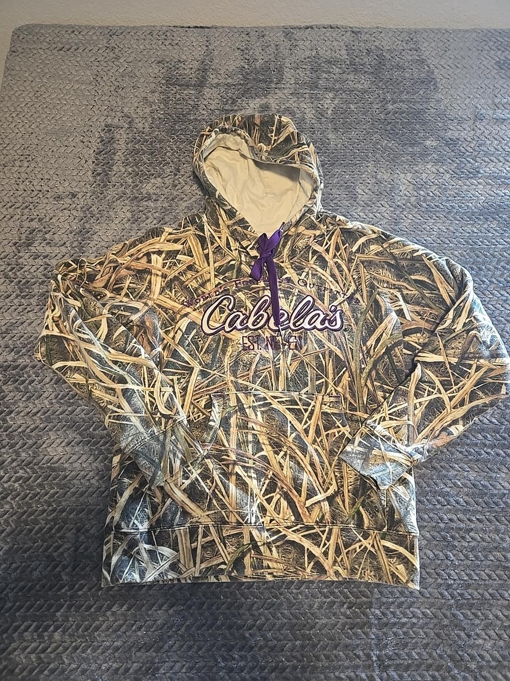 Cabela’s Women’s Camo Hoodie Large Hunting Pullover Purple Logo Size Medium?